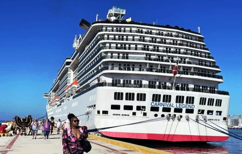 Fortalece Yucatán posición turística con arribo inaugural del Carnival Legend