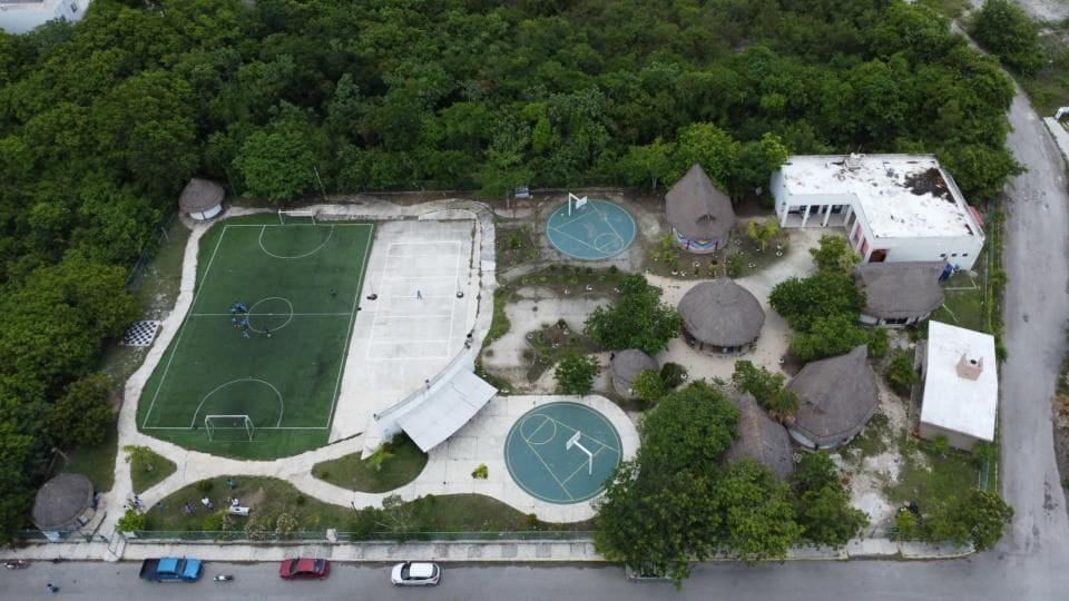 Toma crucerista el control del centro comunitario Wayak en Mahahual