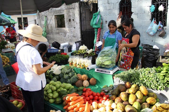 Confían tianguistas repuntar ventas en Día de Muertos, Navidad y Año Nuevo